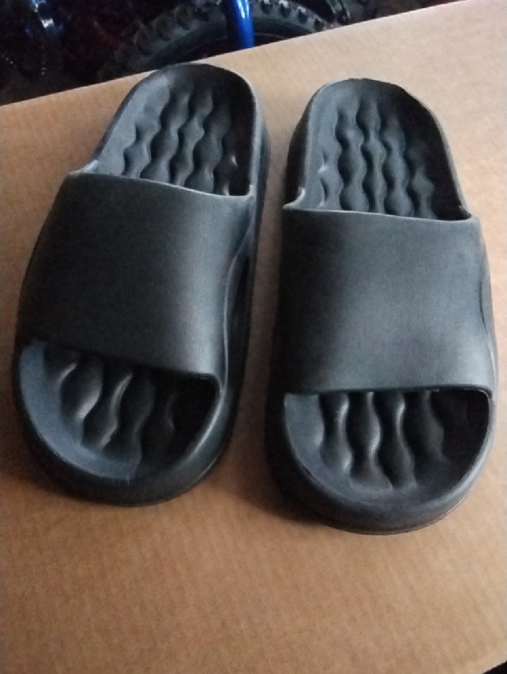 Unbranded Foam Slide Sandals – Black – Men’s Size 13